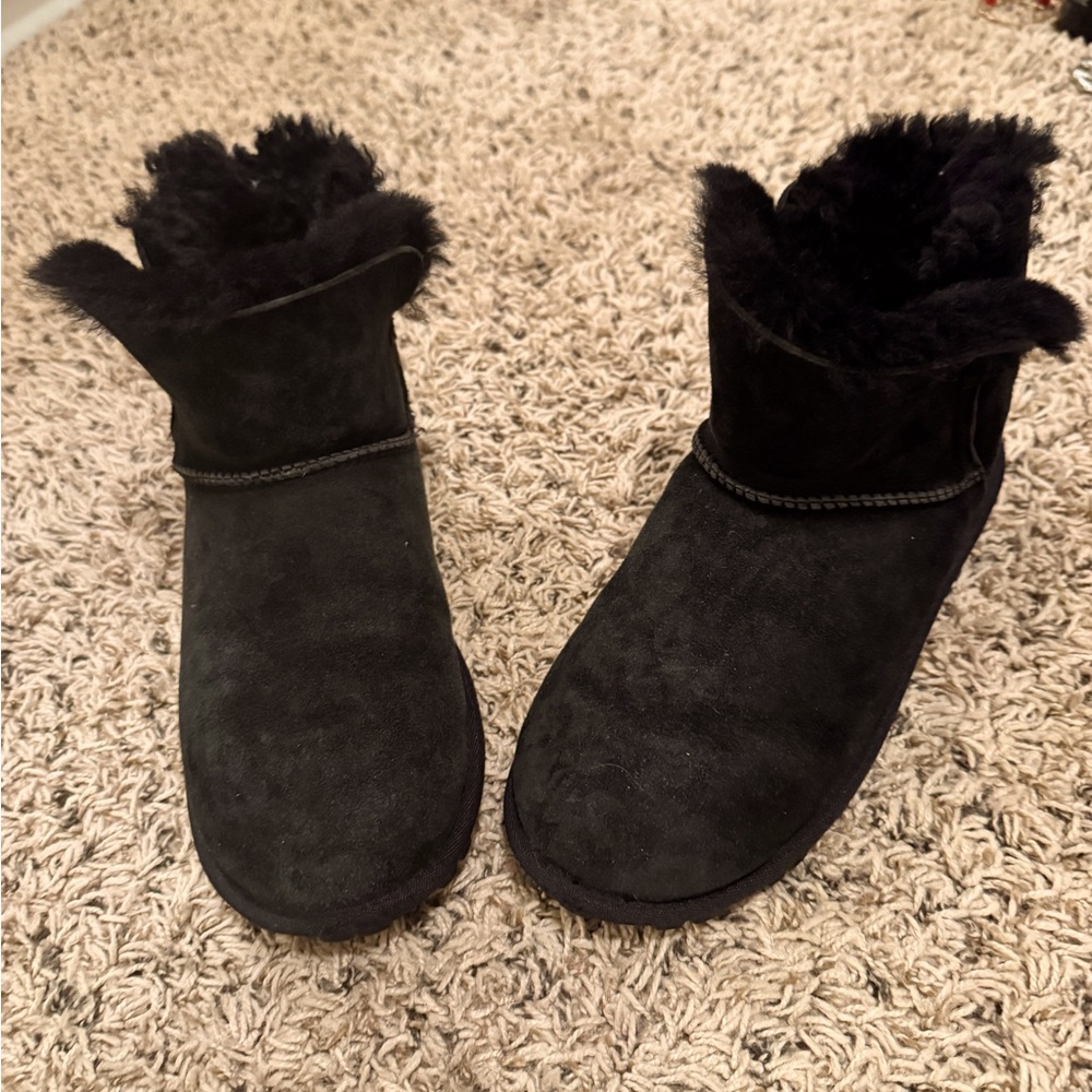 Black nock off Uggs
